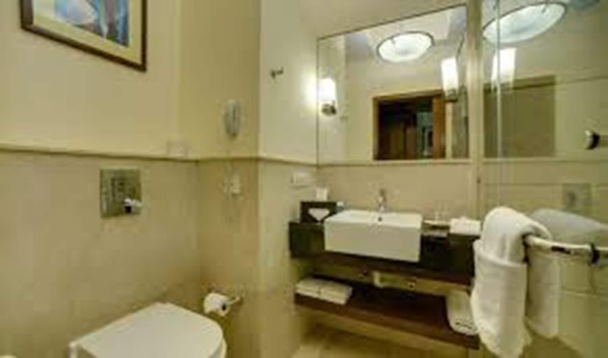 Deventure Sarovar Portico Kapashera, New Delhi Екстер'єр фото