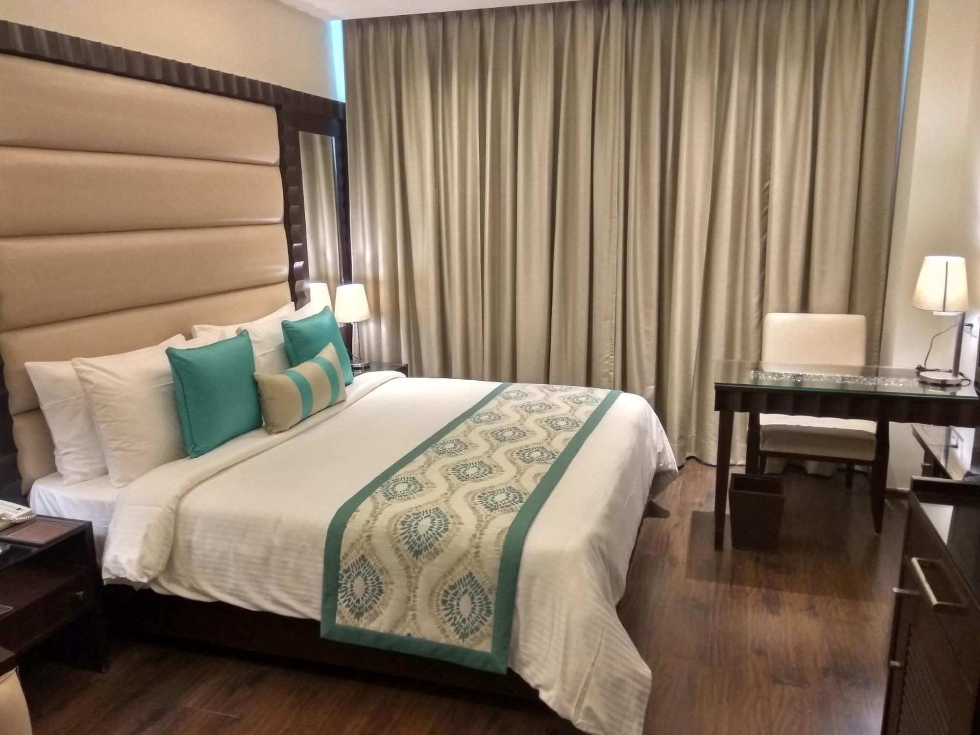 Deventure Sarovar Portico Kapashera, New Delhi Екстер'єр фото