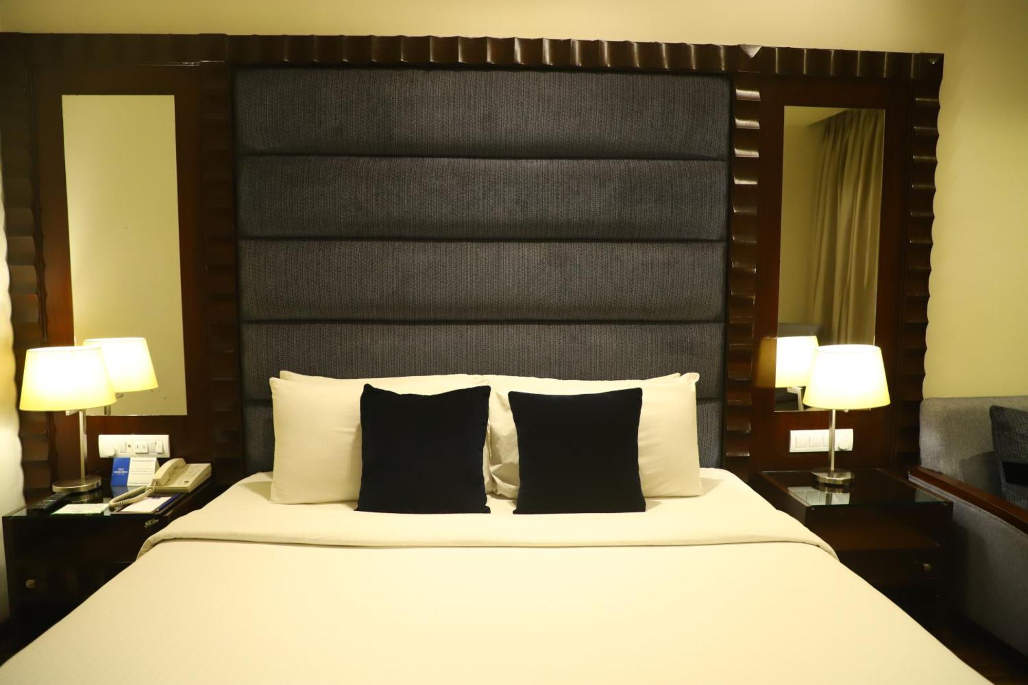 Deventure Sarovar Portico Kapashera, New Delhi Екстер'єр фото