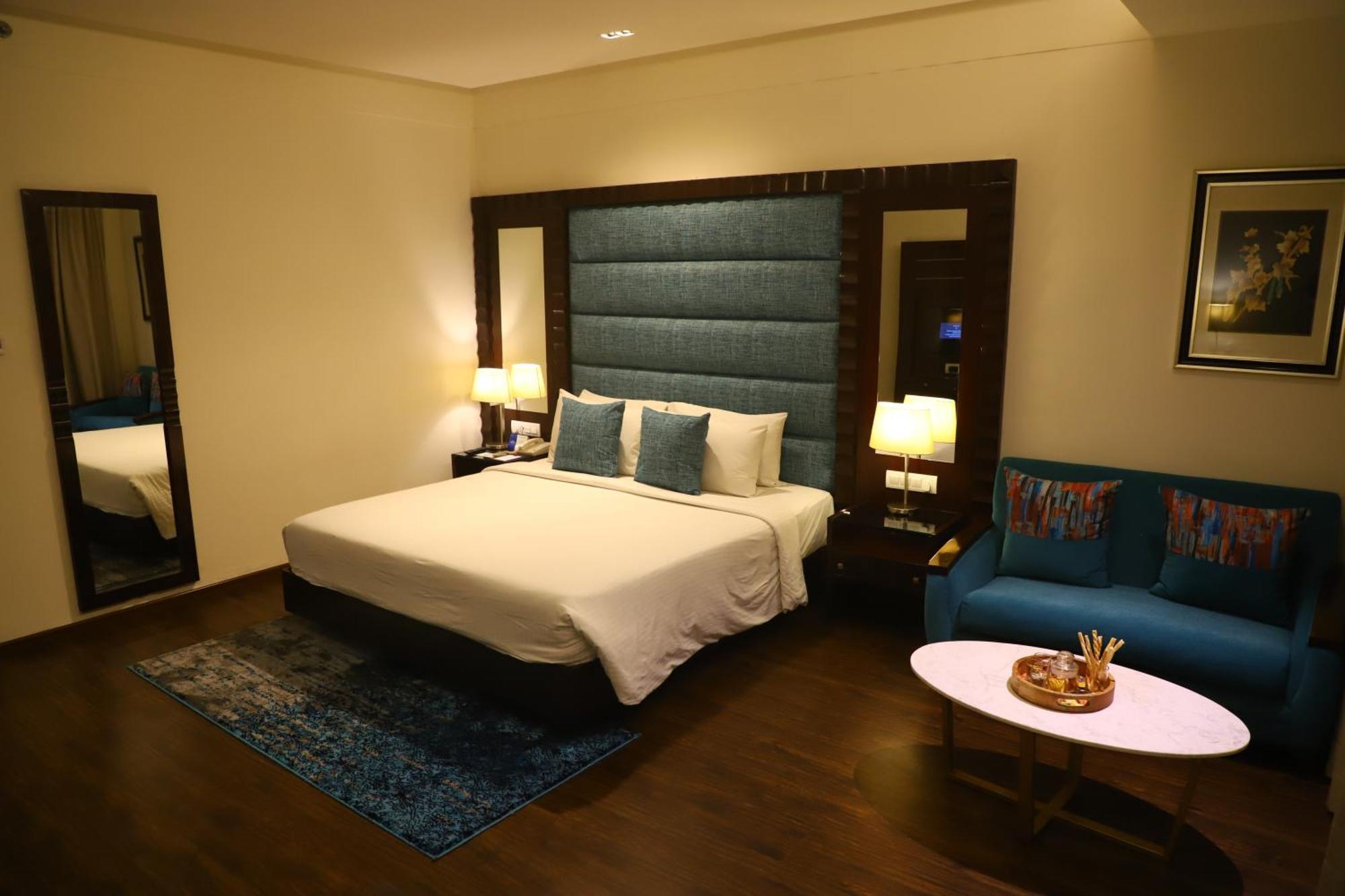 Deventure Sarovar Portico Kapashera, New Delhi Екстер'єр фото