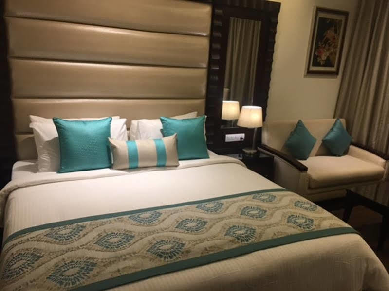 Deventure Sarovar Portico Kapashera, New Delhi Екстер'єр фото