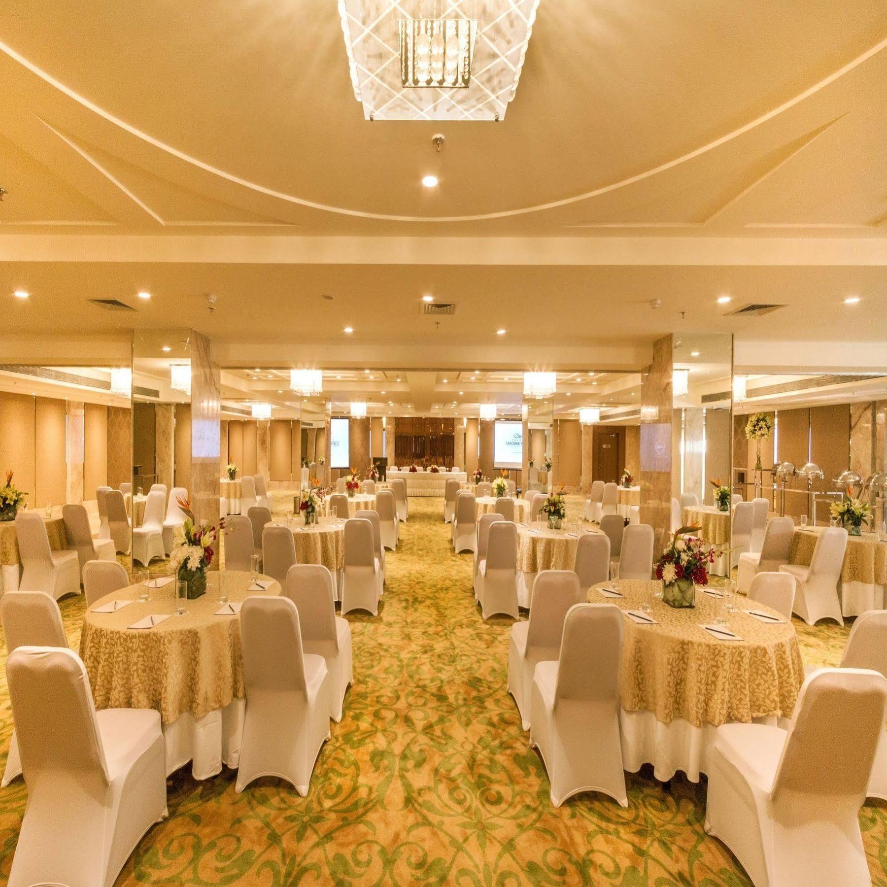 Deventure Sarovar Portico Kapashera, New Delhi Екстер'єр фото
