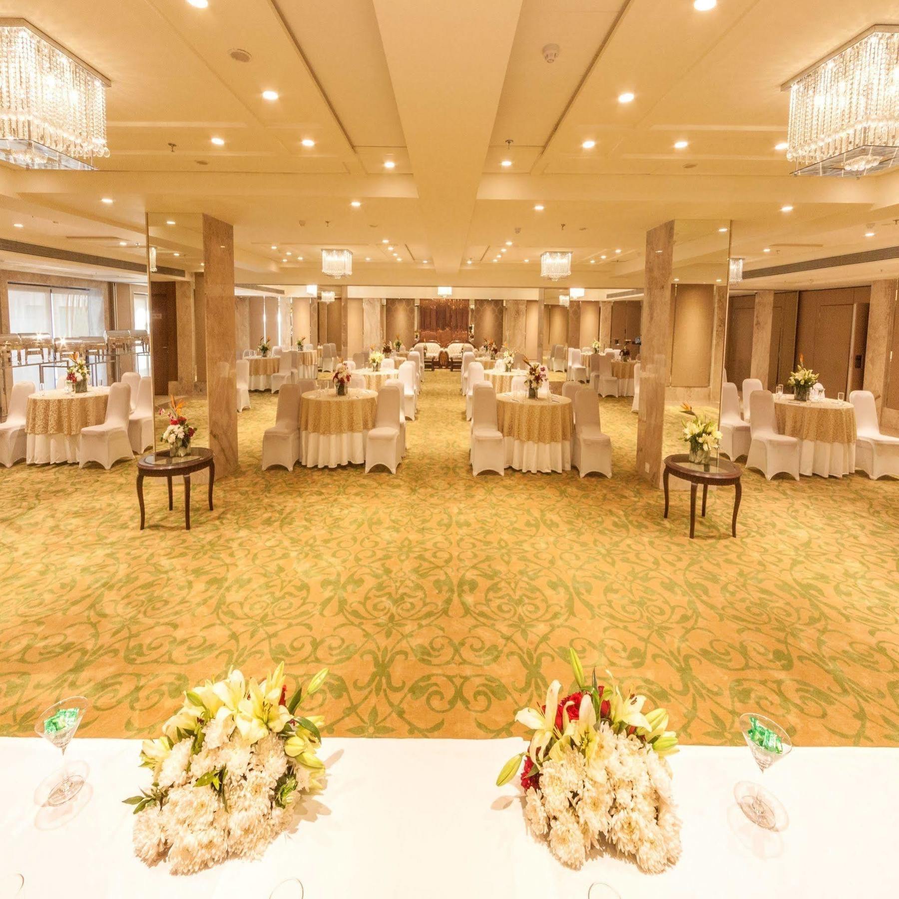 Deventure Sarovar Portico Kapashera, New Delhi Екстер'єр фото