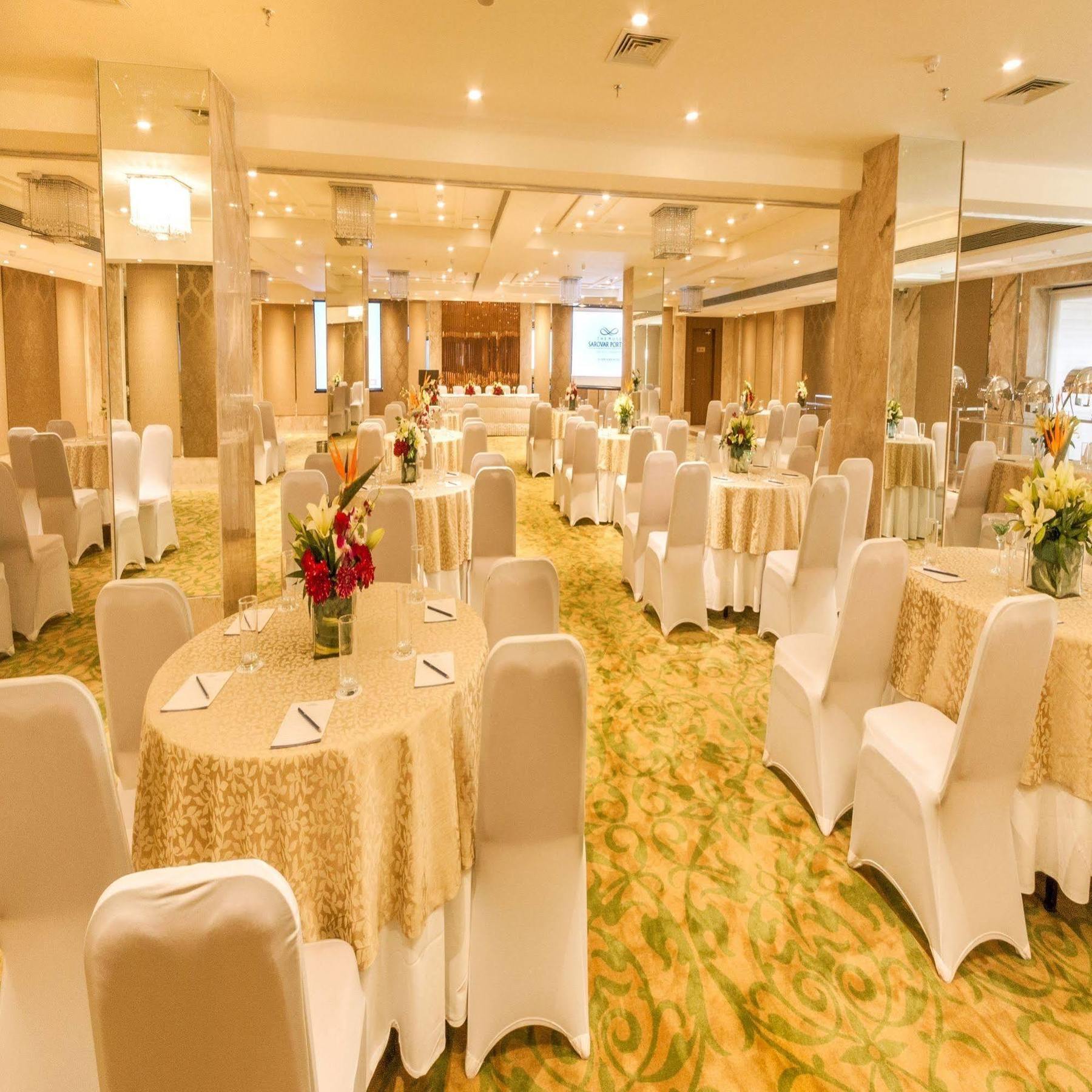 Deventure Sarovar Portico Kapashera, New Delhi Екстер'єр фото